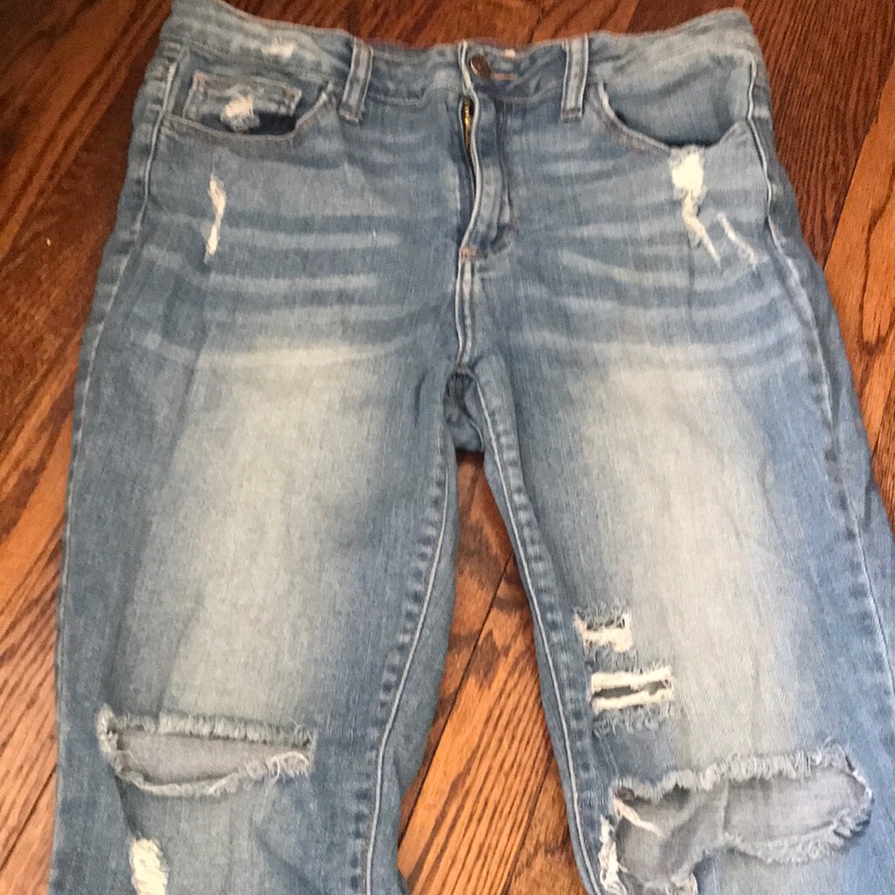 Distressed cropped jeans